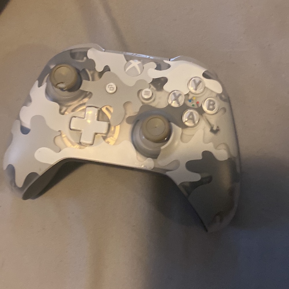 Xbox controller - Picture 2 of 2